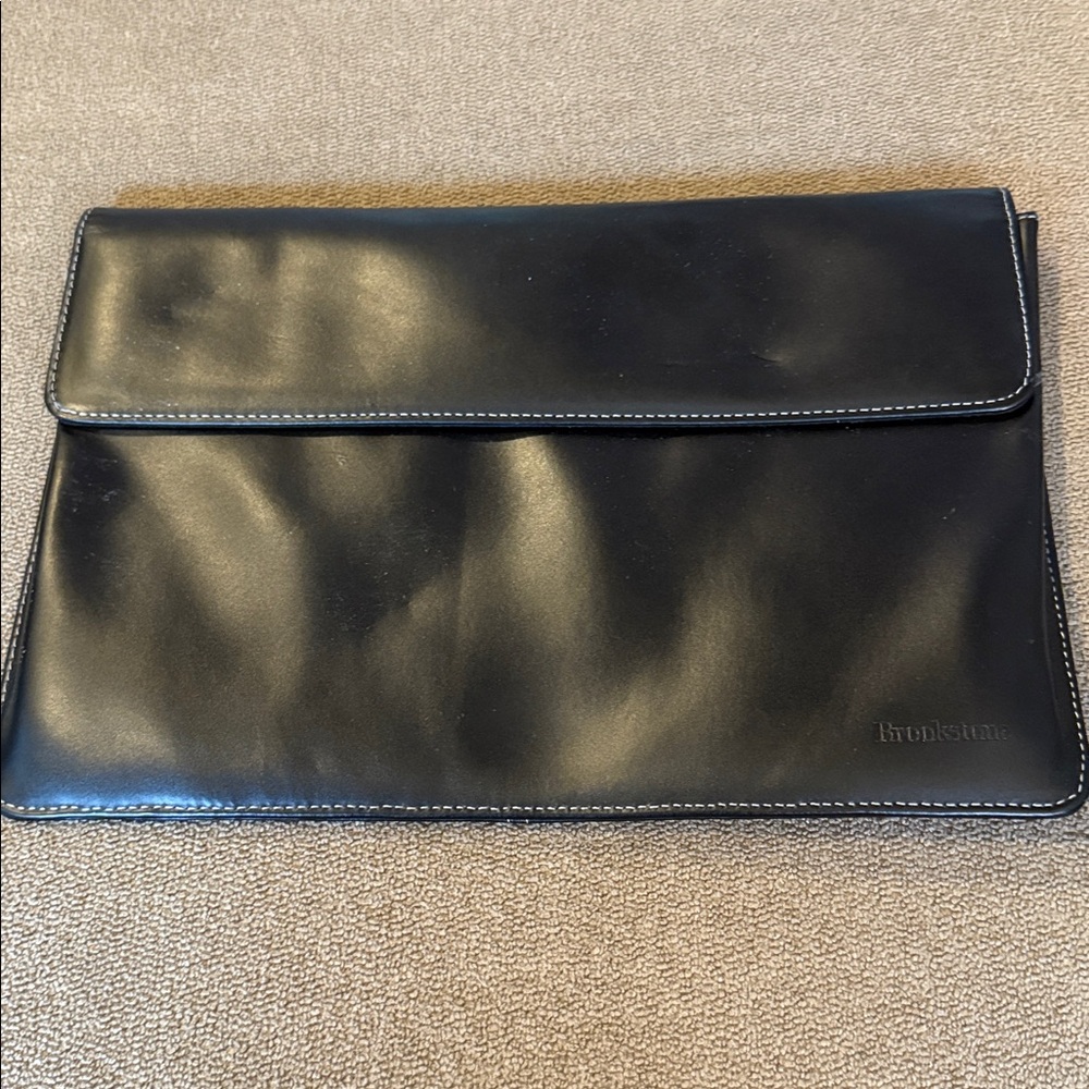 Brookstone Tablet or Document Holder Black Magnetic Closure (NH)